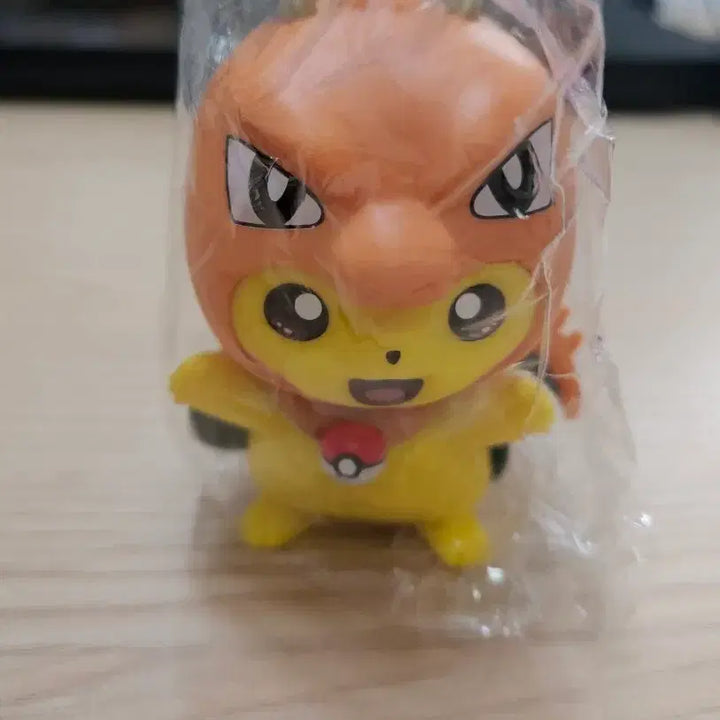 [BUNJANG] Pokemon Dragonite Poncho Pikachu Figure / 포켓몬스터 망나뇽 판초 피카츄 피규어
