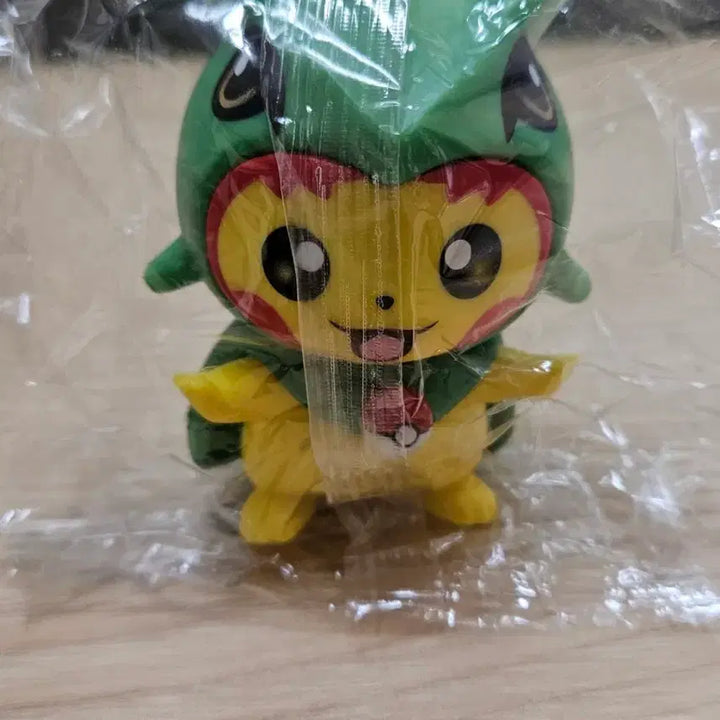 [BUNJANG] Pokemon Rayquaza Poncho Pikachu Figure / 포켓몬스터 레쿠쟈 판초 피카츄 피규어