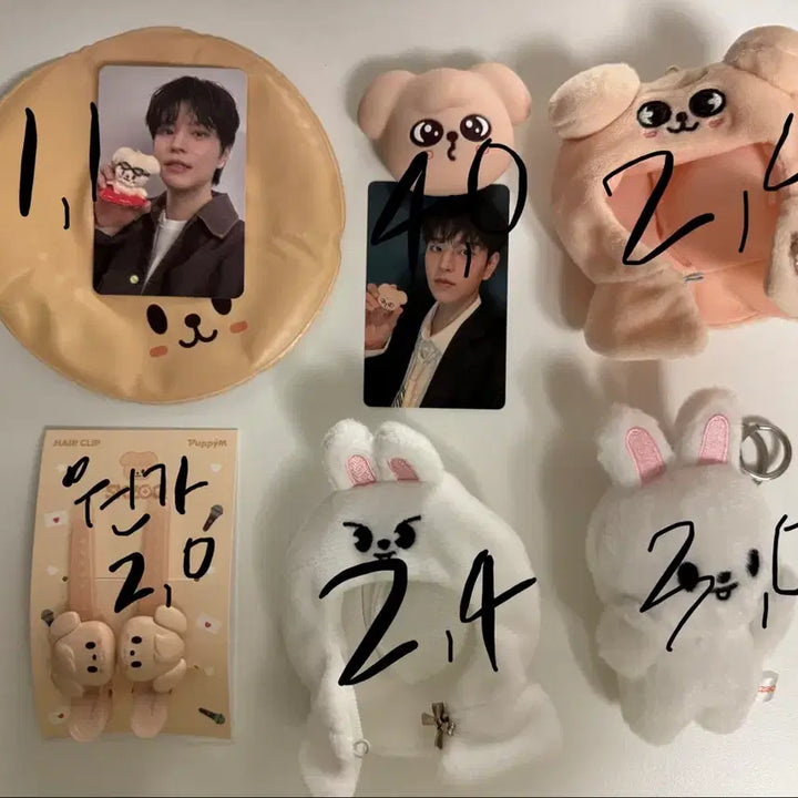 [BUNJANG] Stray Kids Magnet Keychain Cloak Outfit Ribbit Tamagotchi Charm / 스키즈 스트레이키즈 스키주 마그넷키링 망토 아웃핏 안아주 리빗 다마고치