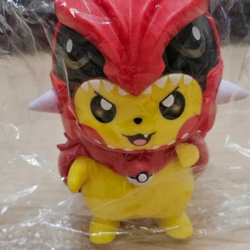 [BUNJANG] Pokemon Groudon Poncho Pikachu Cosplay Figure / 포켓몬스터 그란돈 판초 피카츄 코스프레 피규어