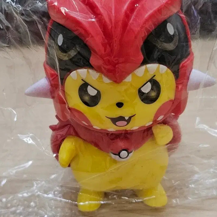 [BUNJANG] Pokemon Groudon Poncho Pikachu Cosplay Figure / 포켓몬스터 그란돈 판초 피카츄 코스프레 피규어