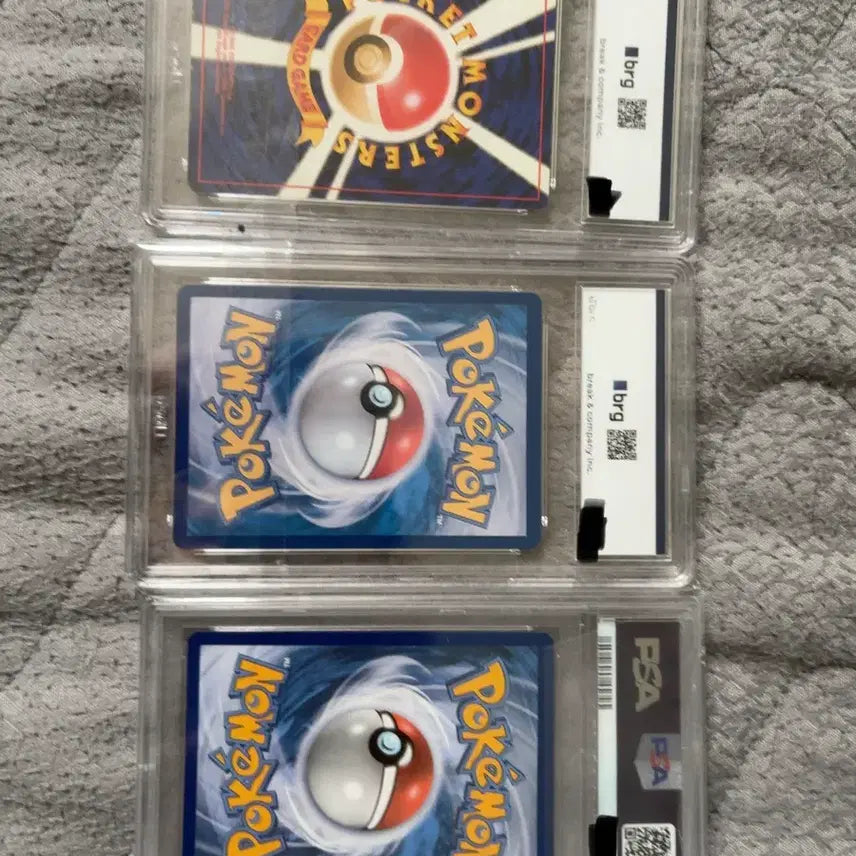 [BUNJANG] Pokemon Card Set (1st Edition Pikachu, Terastal Umbreon, Gold Box Pikachu V) / 포켓몬카드 3종 (초판 피카츄, 테라스탈 블래키, 골드박스 피카츄) (제