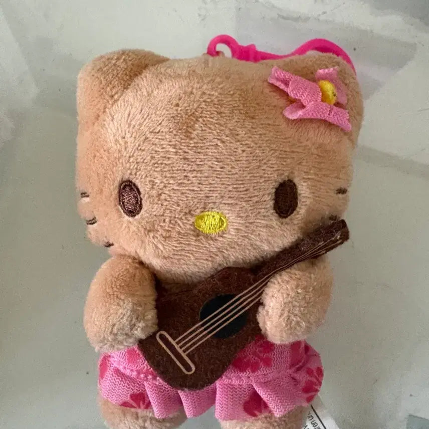 [BUNJANG] Tanning Kitty Guam Ukulele Keychain / 태닝키티 괌 우쿠렐레 키링