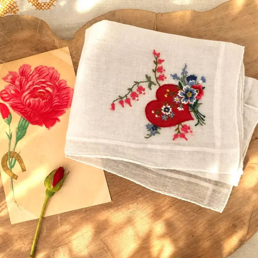 [BUNJANG] Linen Handkerchief with Heart and Pink Flower Embroidery / 하트아플리케와 핑크꽃 손자수 행키 린넨손수건