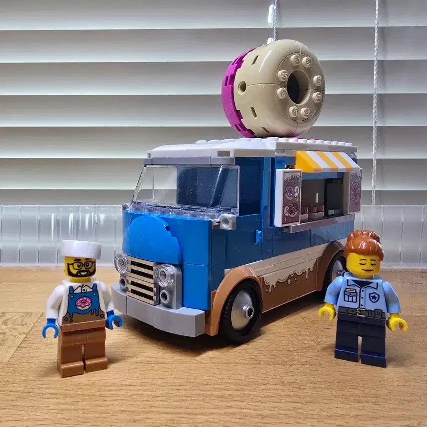 [BUNJANG] LEGO City Donut Truck 60452 Building Set / 레고 시티 도넛트럭 60452