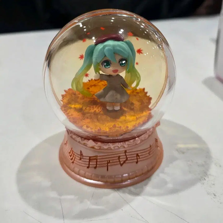 [BUNJANG] Hatsune Miku Autumn Snow Globe Figure / 미쿠 가을 스노우볼 피규어