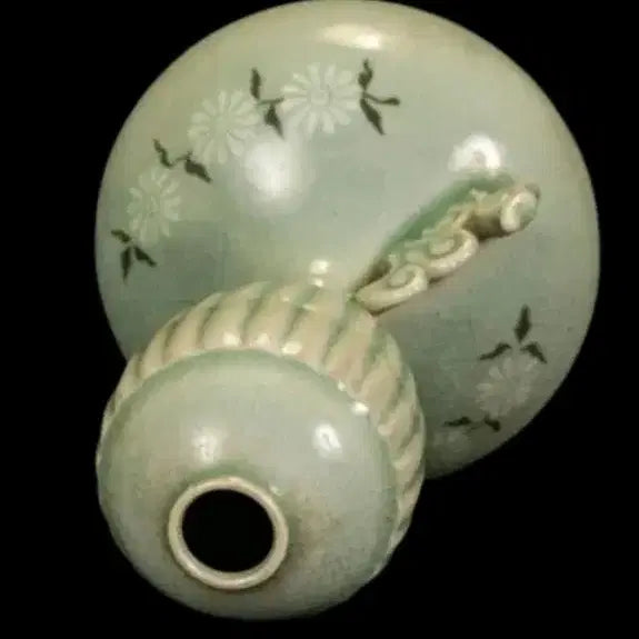 [BUNJANG] Master Artisan Ji Sun-taek Inlaid Celadon Chrysanthemum Vase / 무형문화재 지순탁 상감 청자 국화문 양이 호리병