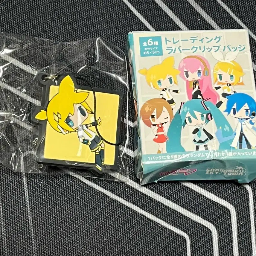 [BUNJANG] Kagamine Len Sky Town Rubber Clip Badge / 고전 카가미네 렌 스카이타운 러버 클립 배지