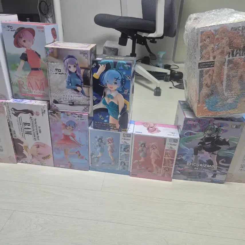[BUNJANG] Anime Figure Bundle Set - Re:Zero Rem &amp; Ram (14 figures, Sealed) / (가격인하)미소녀피규어(리제로 렘) 미개봉 경피 14개 일괄 택포13에 판매합니다.