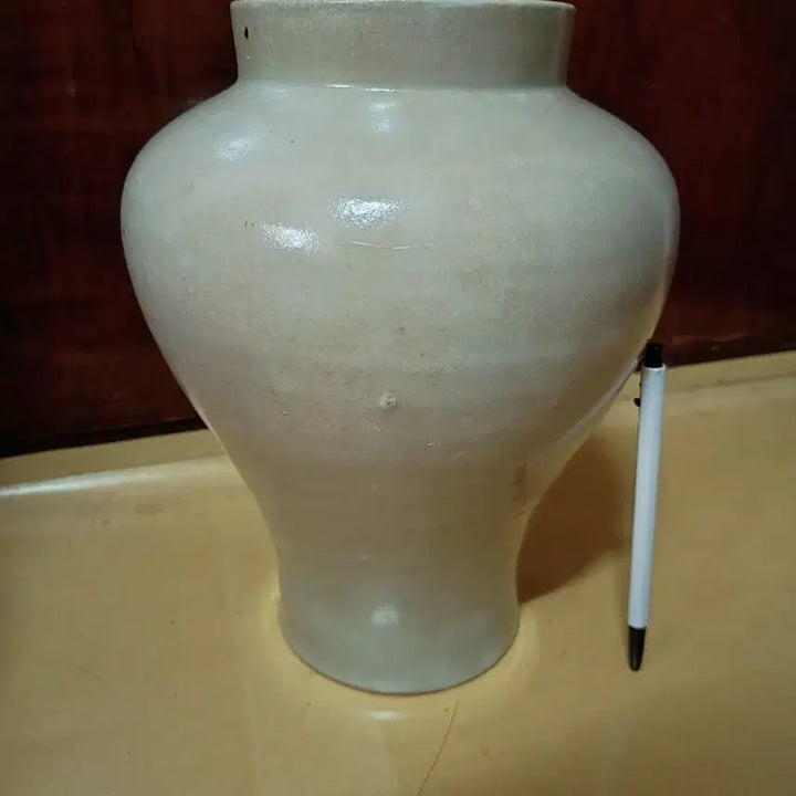 [BUNJANG] White Porcelain Vase with Floral Pattern / 무무늬 백자매병