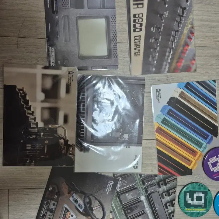 [BUNJANG] Computer Museum Postcard and Badge Set / 넥슨 컴퓨터 박물관 엽서, 배지 세트