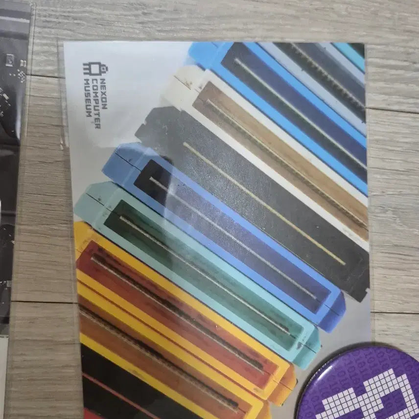 [BUNJANG] Computer Museum Postcard and Badge Set / 넥슨 컴퓨터 박물관 엽서, 배지 세트