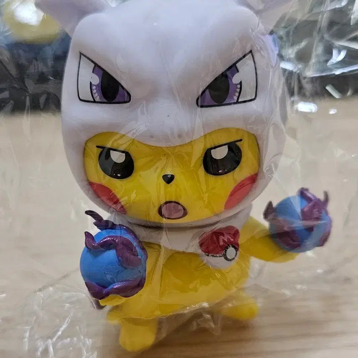 [BUNJANG] Pokemon Mewtwo Cosplay Poncho Pikachu Figure / 포켓몬스터 뮤츠 코스프레 판초 피카츄 피규어