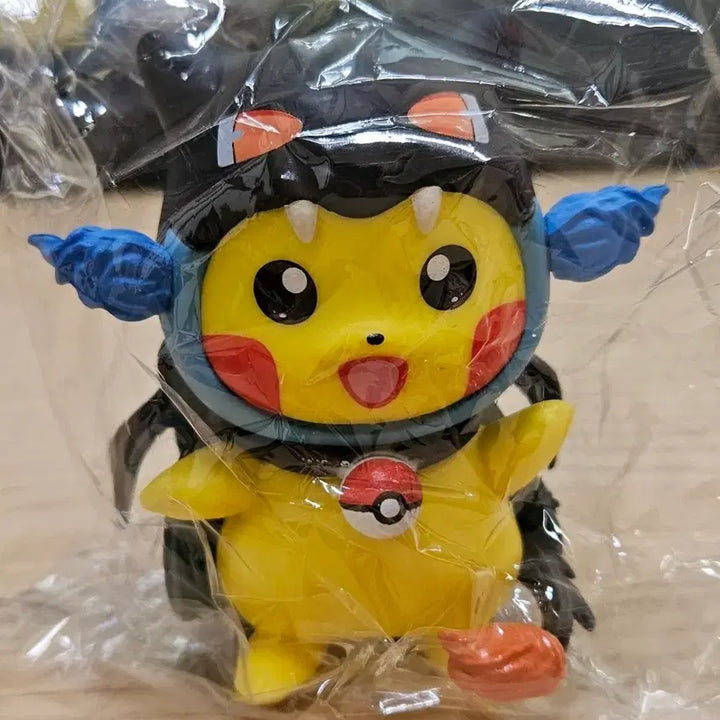 [BUNJANG] Pokemon Mega Charizard Cosplay Poncho Pikachu Figure / 포켓몬스터 메가리자몽 코스프레 판초 피카츄 피규어