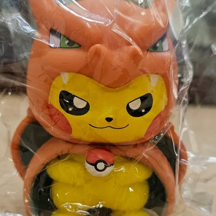 [BUNJANG] Pokemon Pikachu &amp; Charizard Costume Figure / 포켓몬스터 피카츄 리자몽 코스튬 피규어
