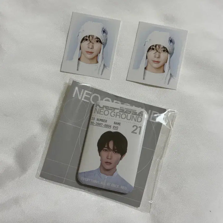 [BUNJANG] NCT WISH Ryo Badge &amp; Proof Photo Bundle Set / 엔시티 위시 료  뱃지 증명사진 굿즈 일괄