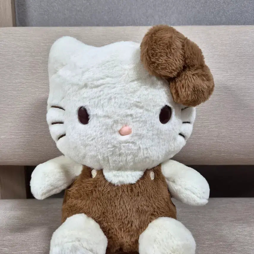 [BUNJANG] Sanrio Hello Kitty Brown Overalls Medium Plush Doll (25cm) / (새제품) 헬로키티 브라운 25cm 중인형