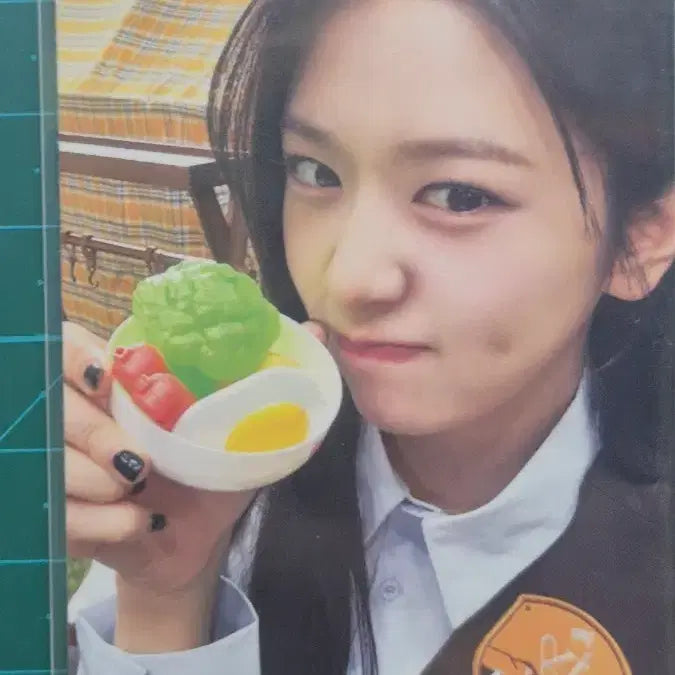 [BUNJANG] IVE Yujin Fan Concert Dive Zone Day 2 Photocard / 아이브 유진 팬콘 다이브존 2일차 포카 판매