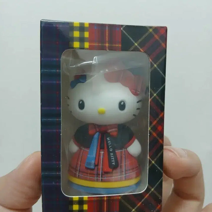 [BUNJANG] Hello Kitty Tartan Check Figure / 헬로키티 타탄체크 피규어