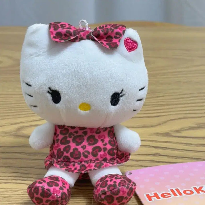 [BUNJANG] Sanrio Hello Kitty Gyaru Pink Leopard Plush Keychain / 산리오 헬로키티 갸루 속눈썹 핑크 레오파드 인형 키링