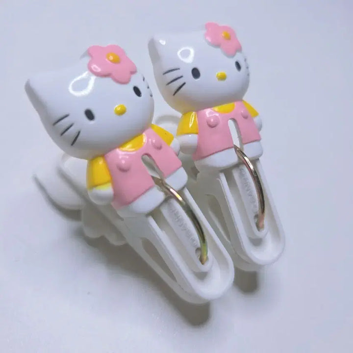 [BUNJANG] Hello Kitty Classic Kawaii Clothes Pins (Set of 2) / 헬로키티 고전 카오하나 집게 빨래집게 방꾸템