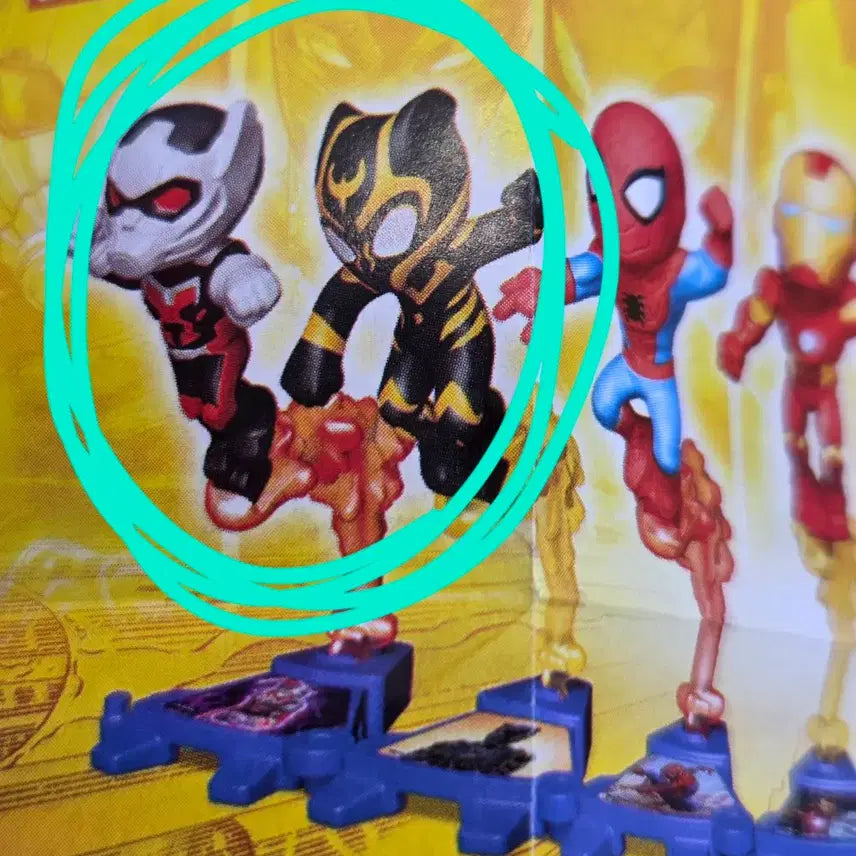 [BUNJANG] Kinder Joy Ant-Man Black Panther Figures (Bundle Set) / 킨더조이 앤트맨 블랙팬서. 스티커 1개 없음