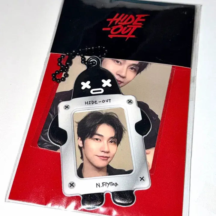 [BUNJANG] N.Flying Lee Seunghyub hide-out Photocard &amp; NP Mini Holder Bundle / N.flying 이승협 hide-out 포카+엔피미니홀더 엔플라잉 MD