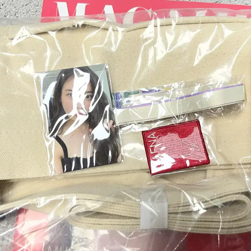 [BUNJANG] IU UAENA 4th Fanclub Kit / 아이유 유애나 4기 팬클럽 키트