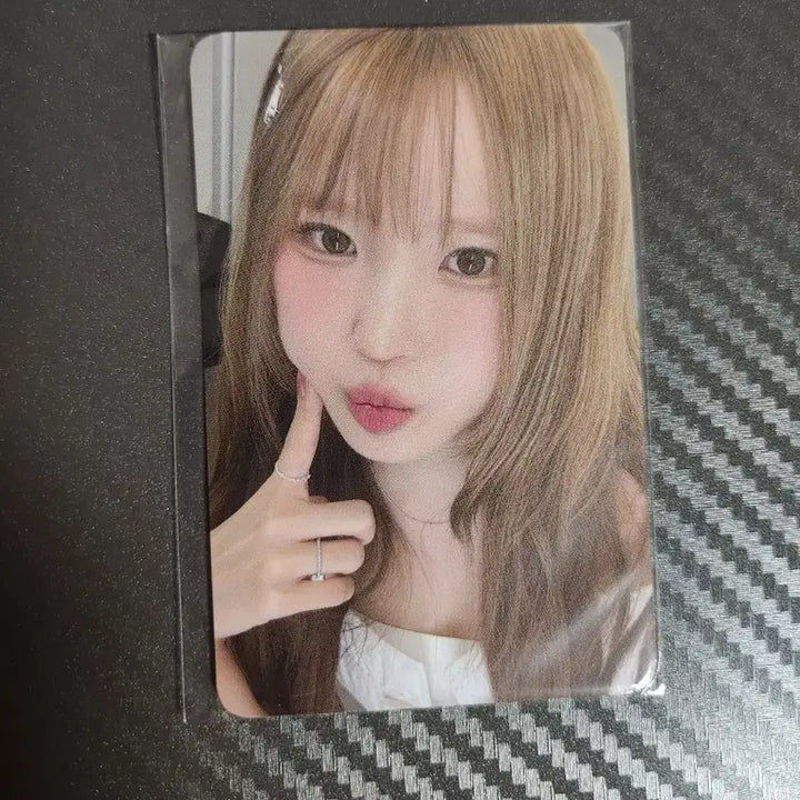 [BUNJANG] fromis_9 Song Hayoung Concert T-Shirt Photocard (Sealed) / 프로미스나인 송하영 콘서트 티셔츠 포카 (미개봉)