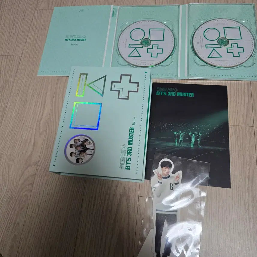 [BUNJANG] BTS SUGA 3rd Muster Blu-ray Full Set with Standee / 방탄 머스터3기 블루레이 윤기 등신대 포함 풀셋양도. BTS SUGA