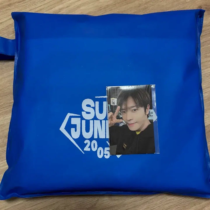 [BUNJANG] Super Junior Donghae 20th Anniversary Raincoat Photocard / 슈퍼주니어 동해 20주년 우비 포카