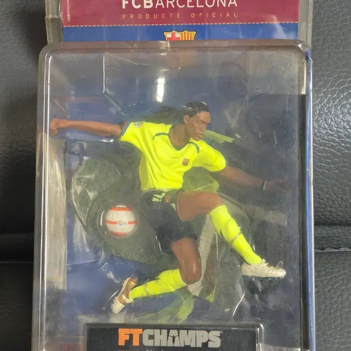[BUNJANG] FC Barcelona Ronaldinho Action Figure - Vintage / FC바르셀로나 호나우지뉴 액션 피규어 근대사 빈티지