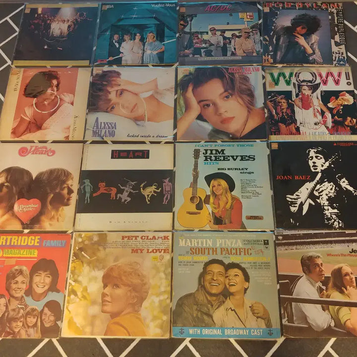 [BUNJANG] ABBA, AC/DC, Bob Dylan, Alyssa Milano, Bananarama, Heart, Jim Reeves, Joan Baez, The Partridge Family, Petula Clark, Original Broadway Cast, Jerry Vale - 16 LP Vinyl Records / 팝 LP레코드판 16장-4 판매합니다.