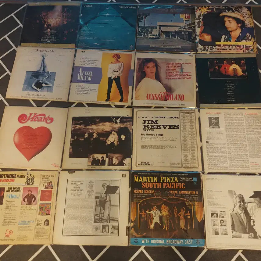 [BUNJANG] ABBA, AC/DC, Bob Dylan, Alyssa Milano, Bananarama, Heart, Jim Reeves, Joan Baez, The Partridge Family, Petula Clark, Original Broadway Cast, Jerry Vale - 16 LP Vinyl Records / 팝 LP레코드판 16장-4 판매합니다.