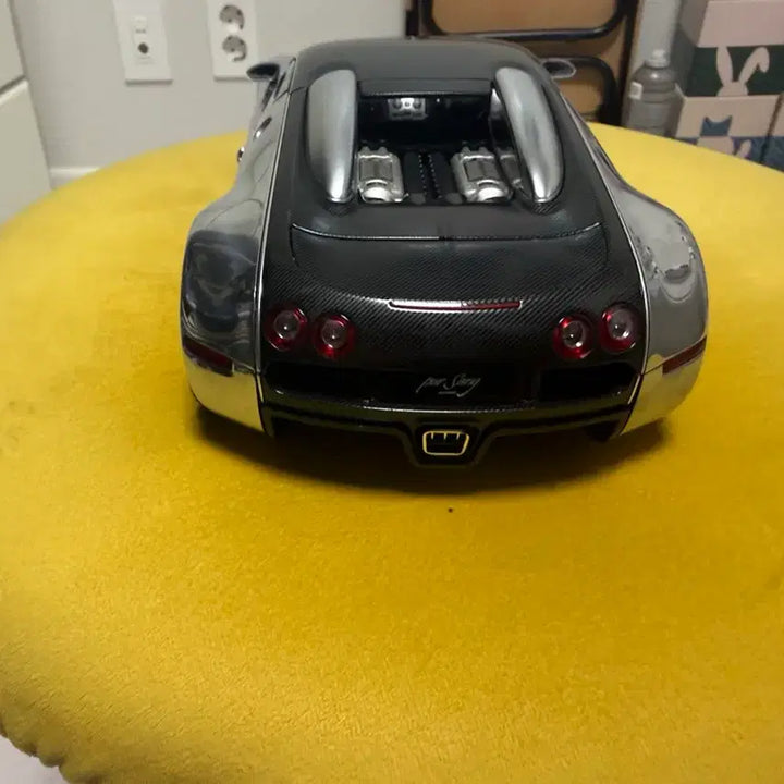 [BUNJANG] 1:18 Scale Bugatti Diecast Model - Glossy Silver / 1:18 부가티 실버유광 다이캐스트