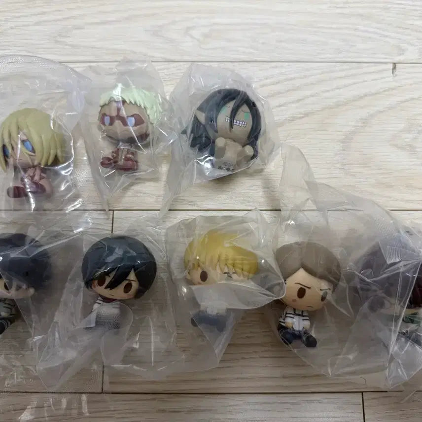 [BUNJANG] Attack on Titan Mini Figure Set (8 Types) / 진격의 거인 미니 피규어 8종 세트
