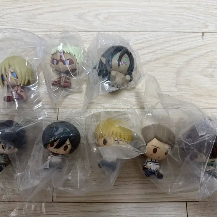 [BUNJANG] Attack on Titan Mini Figure Set (8 Types) / 진격의 거인 미니 피규어 8종 세트