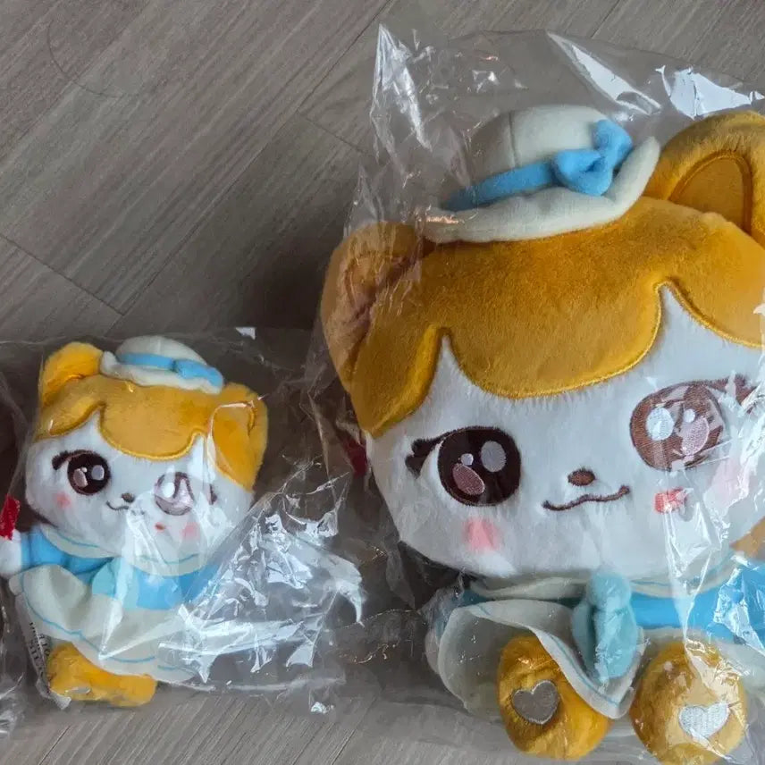 [BUNJANG] IVE Everland Mini-v Cheese Cast Plush &amp; Keyring Bundle Set / 일괄)아이브 에버랜드 미니브 치즈 캐스트 플러시,키링 팝니다