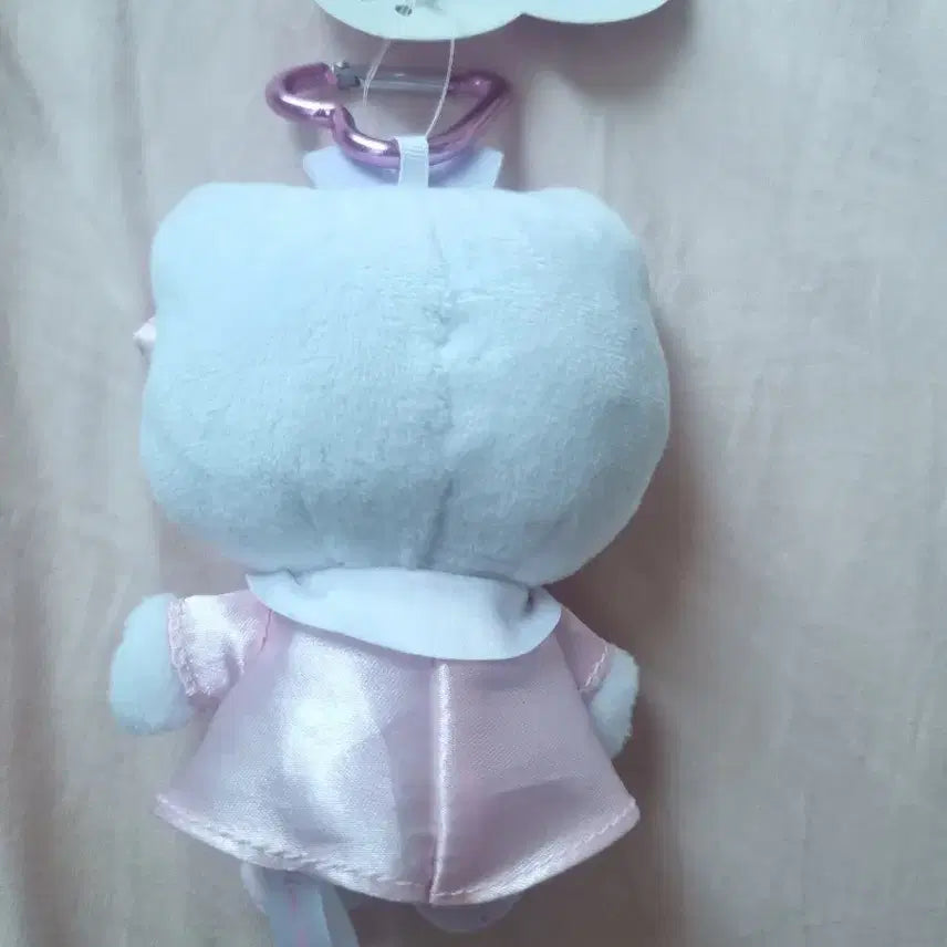 [BUNJANG] Sanrio Hello Kitty Plush Doll with Heart Charm / 산리오 헬로키티 인형