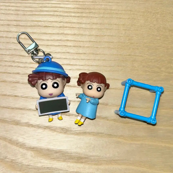 [BUNJANG] Crayon Shin-chan Yuri MBTI Keyring &amp; Jungle Gym Figure Bundle Set / 짱구는못말려 유리 mbti 키링 정글짐 피규어 일괄