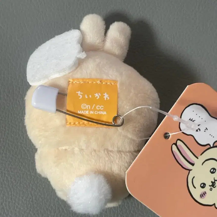 [BUNJANG] Chiikawa Usagi Badge / 치이카와 우사기 뱃지