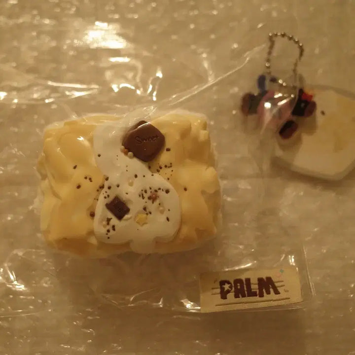 [BUNJANG] Palm Banana Cake Squishy Toy / Palm 팜 바나나 케이크 말랑이 샤오홍슈