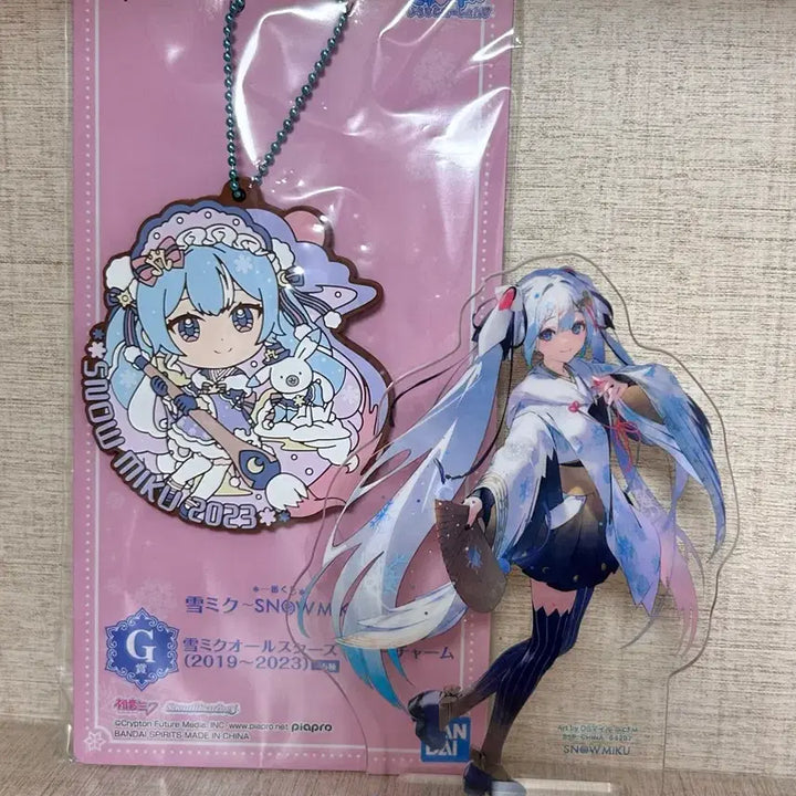 [BUNJANG] Yuki Miku 2018 2023 Acrylic Standee Rubber Strap Bundle Set / 유키미쿠 아크릴 아크스타 러버스트랩 2018 2023