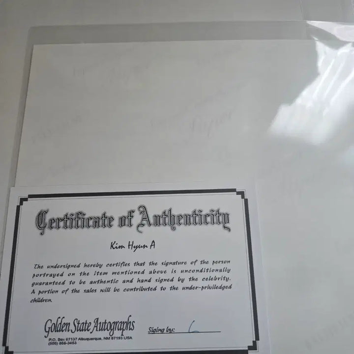 [BUNJANG] HyunA Autographed Photo with Certificate of Authenticity / 현아 친필 싸인 보증서o