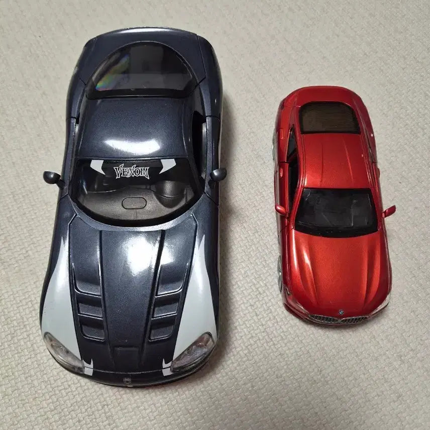 [BUNJANG] Diecast Cars Set (Gundam Venom, Red) / 다이캐스트 자동차 2대 (건담 베놈, 빨간색)