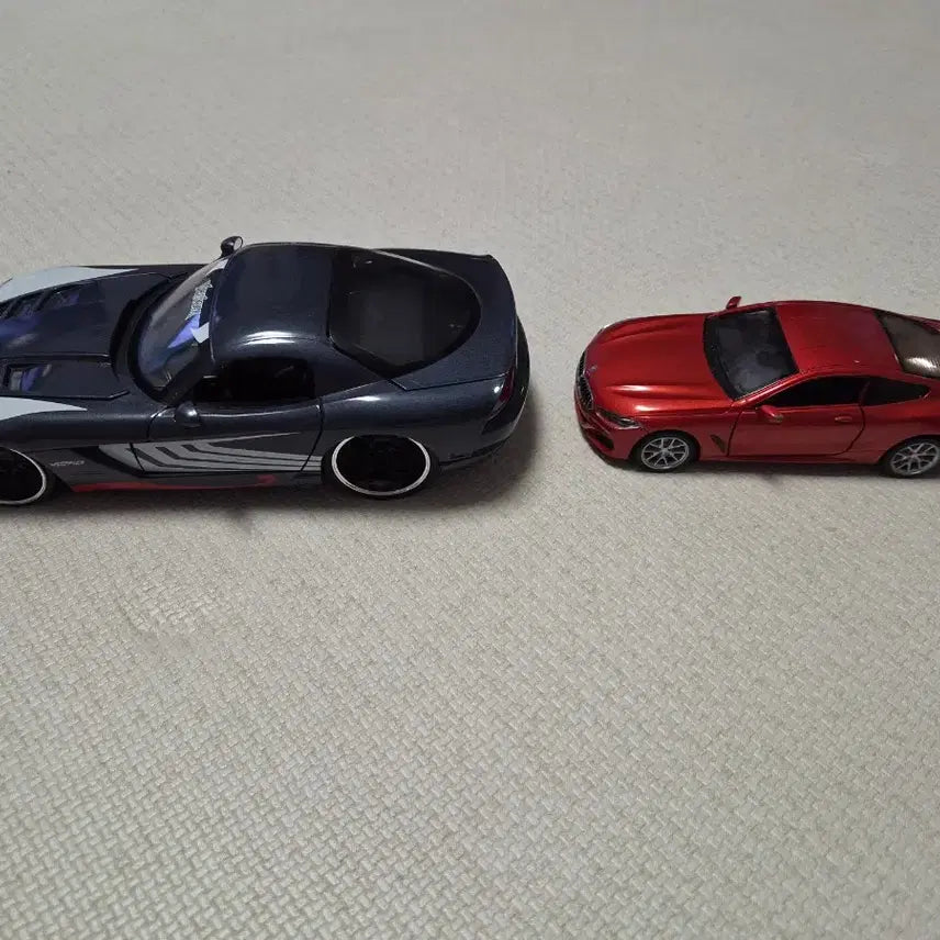 [BUNJANG] Diecast Cars Set (Gundam Venom, Red) / 다이캐스트 자동차 2대 (건담 베놈, 빨간색)