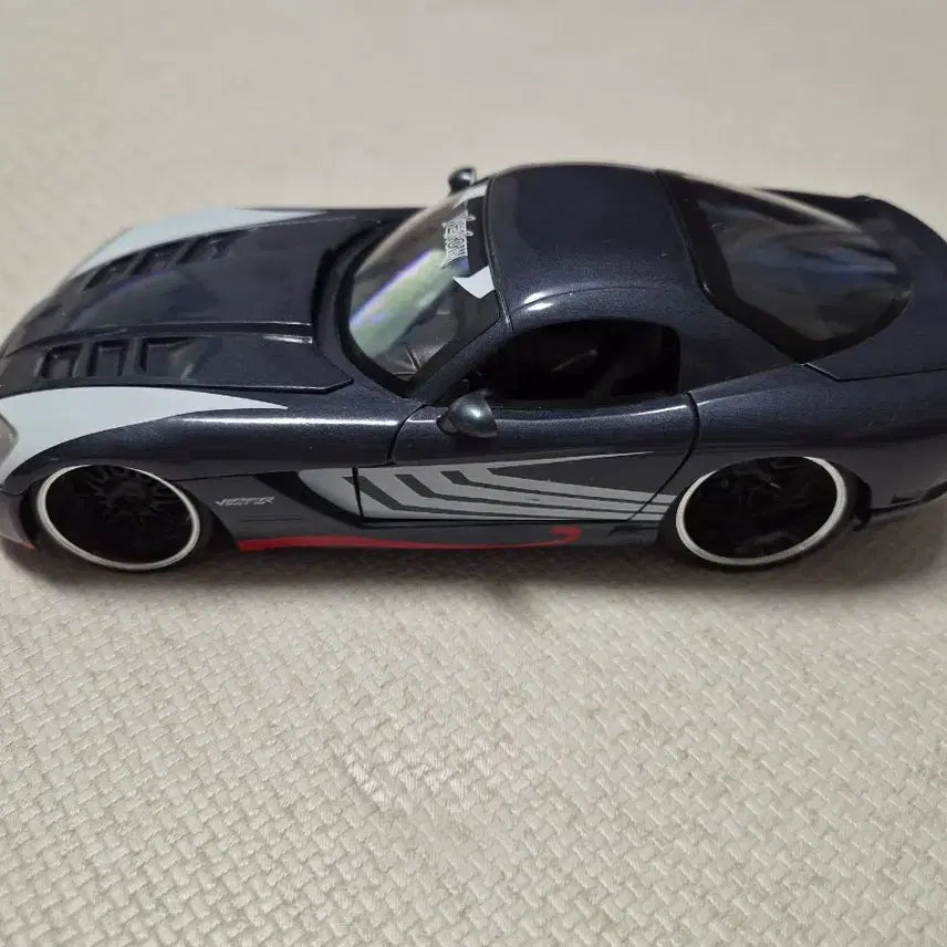 [BUNJANG] Diecast Cars Set (Gundam Venom, Red) / 다이캐스트 자동차 2대 (건담 베놈, 빨간색)