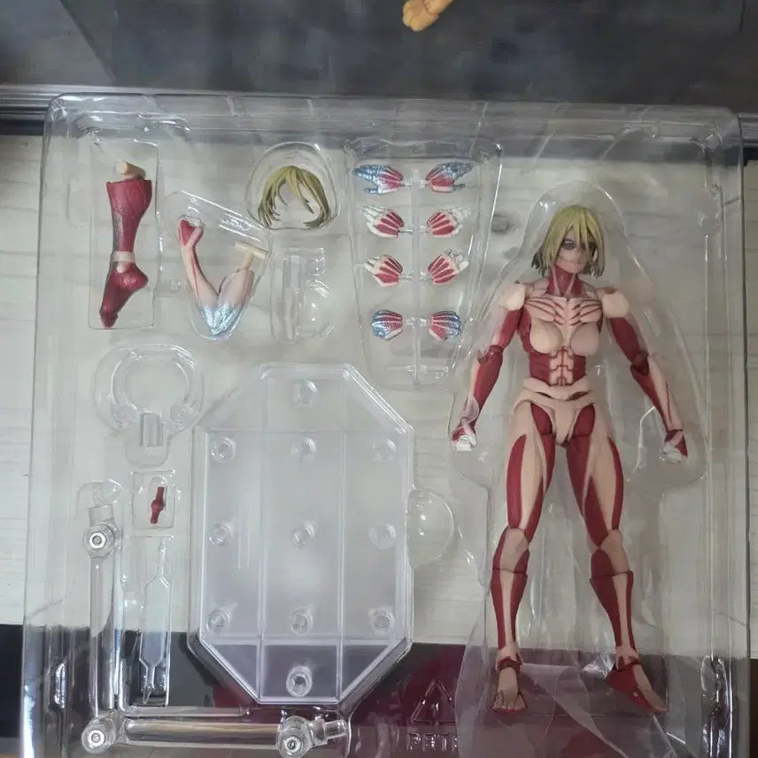 [BUNJANG] Kaiyodo Revoltech Amazing Yamaguchi Female Titan Figure / 카이요도 리볼텍 어메이징 야마구치 여성형 거인 피규어