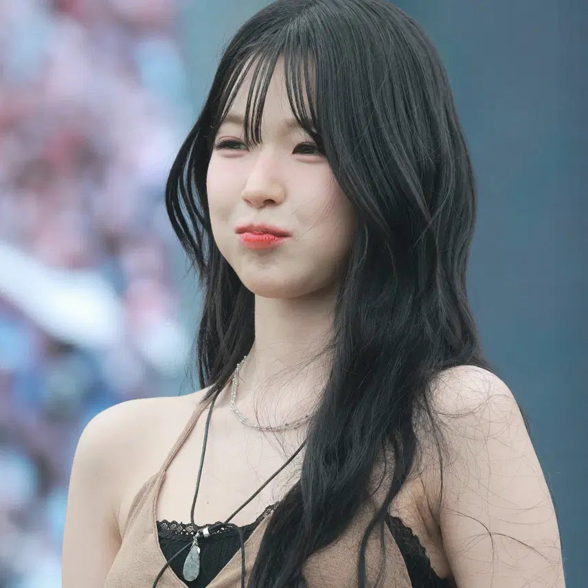 [BUNJANG] fromis_9 Baek Ji-heon Rare Data Photocard (Close-up Included) / 260704 백지헌 레어 데이터 1800(클로즈업 사진 포함)