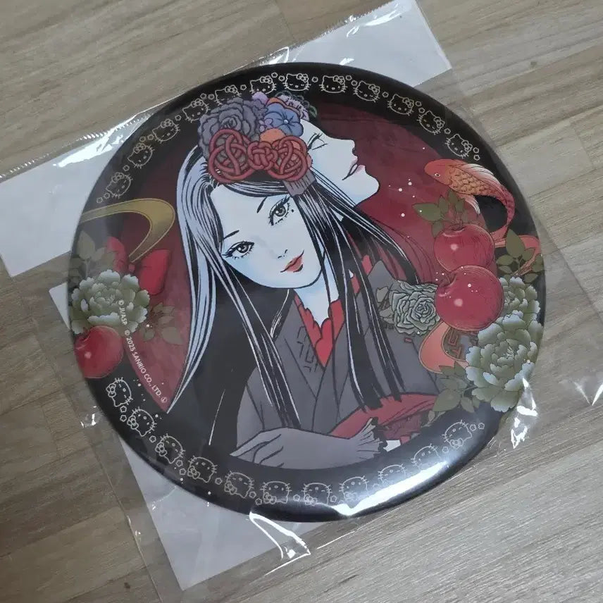 [BUNJANG] Junji Ito x Sanrio Hello Kitty Tomie Kimono Big Badge / 이토준지 산리오 키티 기모노 토미에 빅뱃지